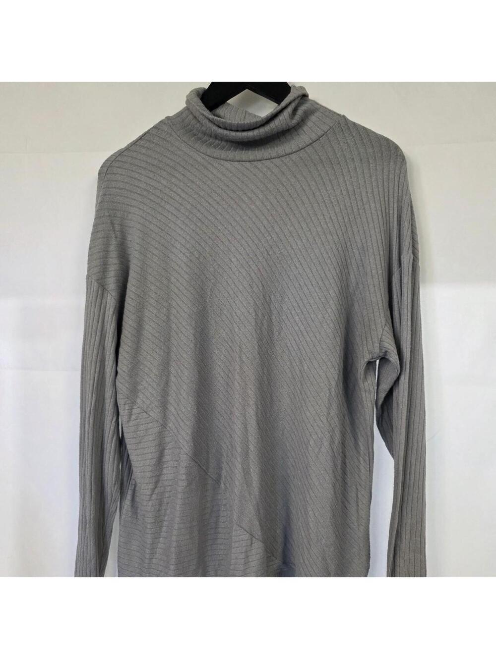 Simply Vera Vera Wang Women's Grey Shirt